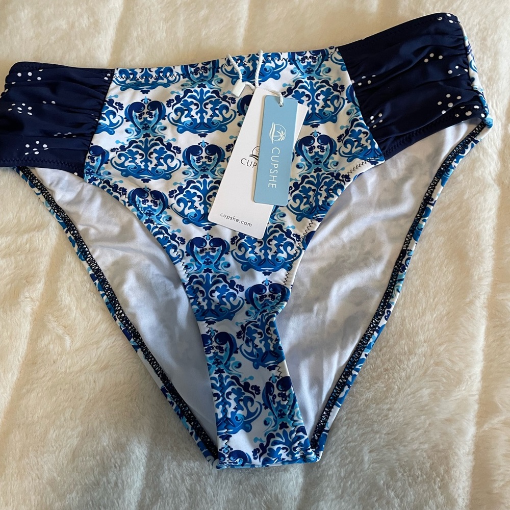 NWT- Cupshe swim bottom size S